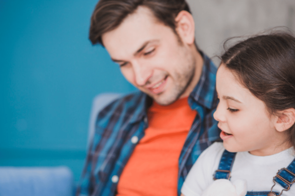 5 Respons Papa untuk Pertanyaan “Aku Cantik Nggak?” dari Anak Perempuan