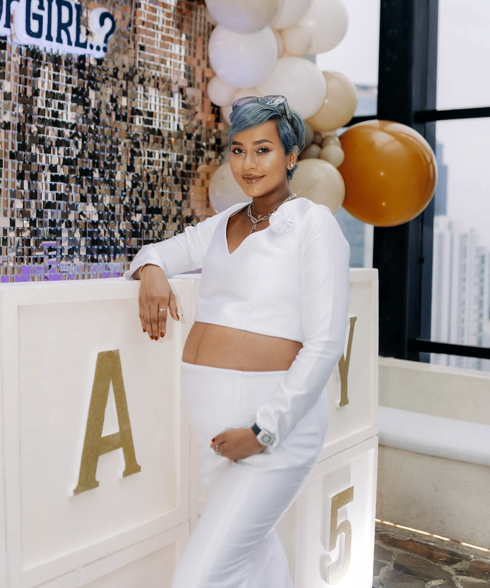 Foto Gender Reveal Anak Ketiga Kimmy Jayanti dan Greg Nwokolo