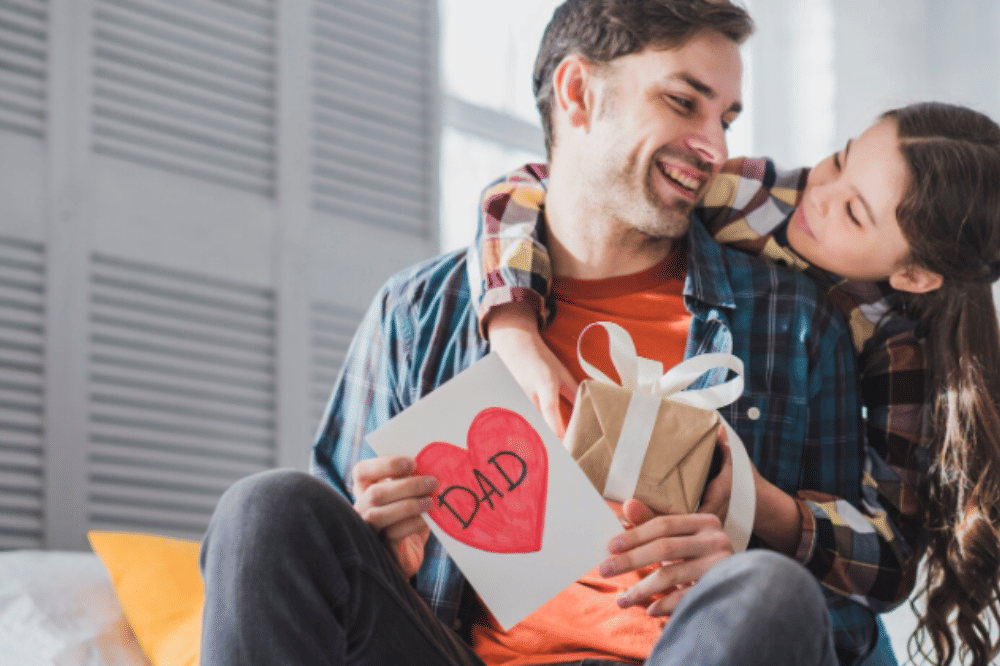 5 Respons Papa untuk Pertanyaan “Aku Cantik Nggak?” dari Anak Perempuan