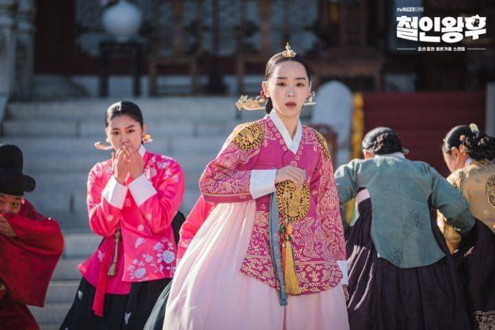 Still cut Shin Hye Sun di drama Mr.Queen (dok.tvN Drama/Mr.Queen)