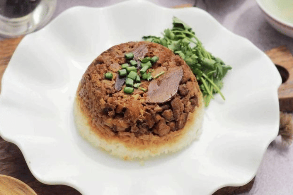 Ilustrasi nasi tim ayam gudeg (Pinterest.com/Topwisata_info)