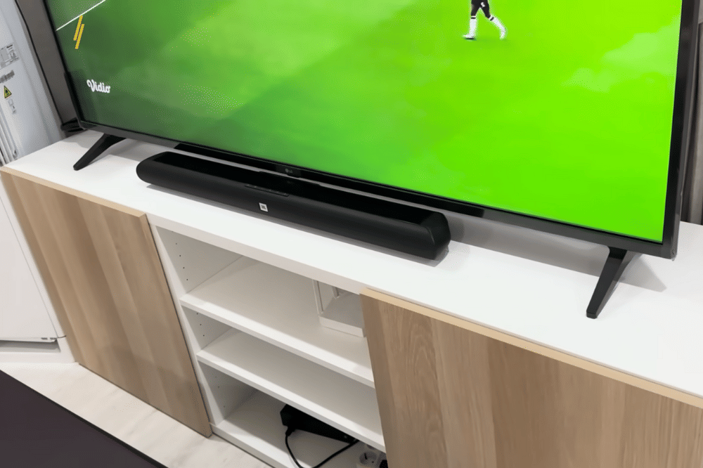 Foto Billy Syahputra saat Dekorasi Rumah