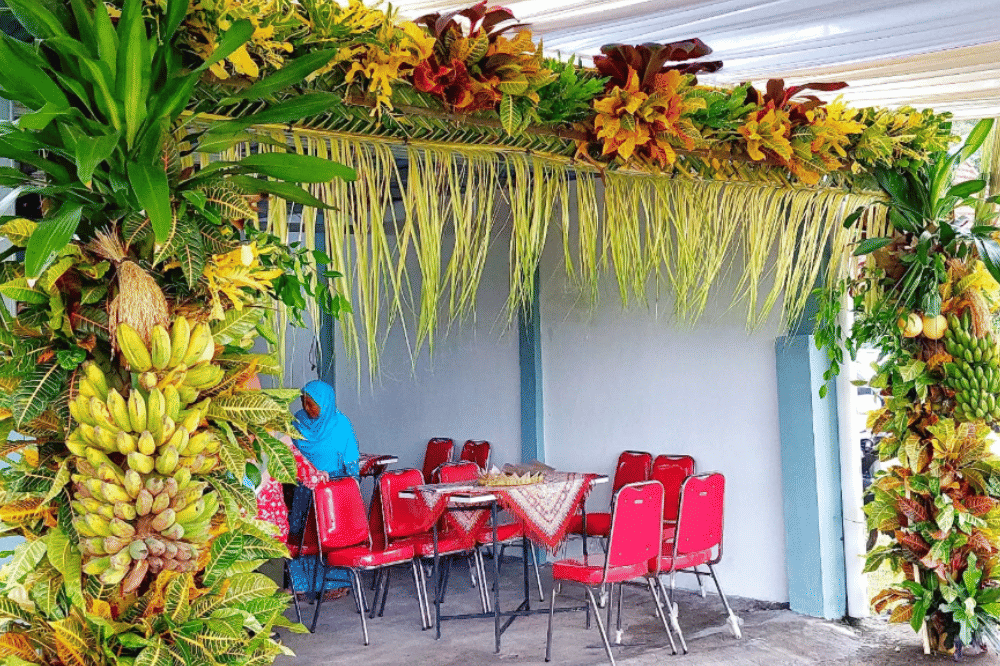 8 Mitos dan Simbol di Film Perempuan Pembawa Sial, Kental Tradisi (6).png