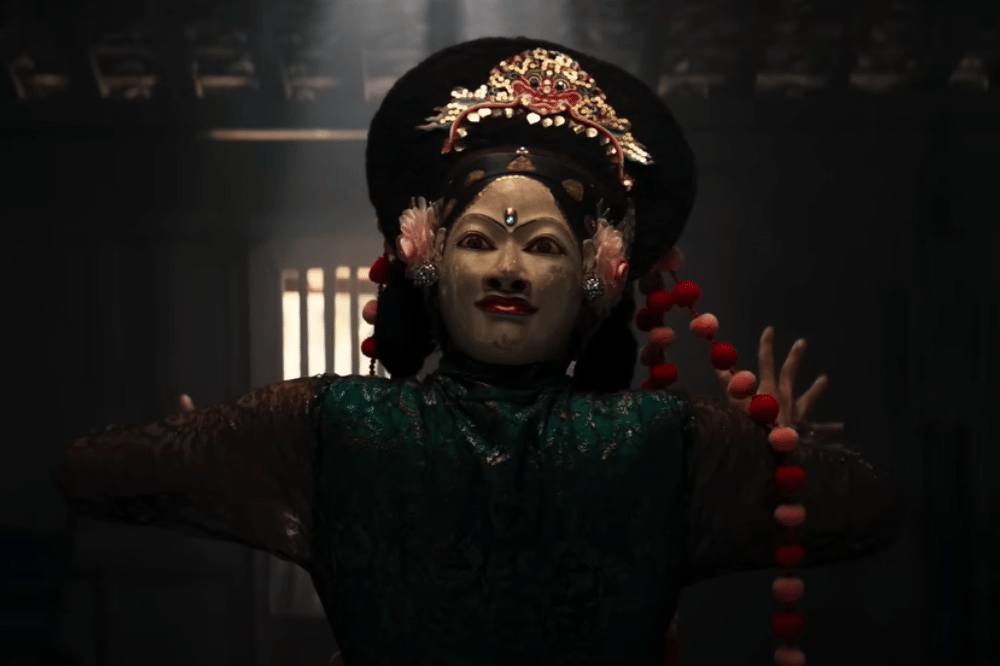 8 Mitos dan Simbol di Film Perempuan Pembawa Sial, Kental Tradisi (3).png