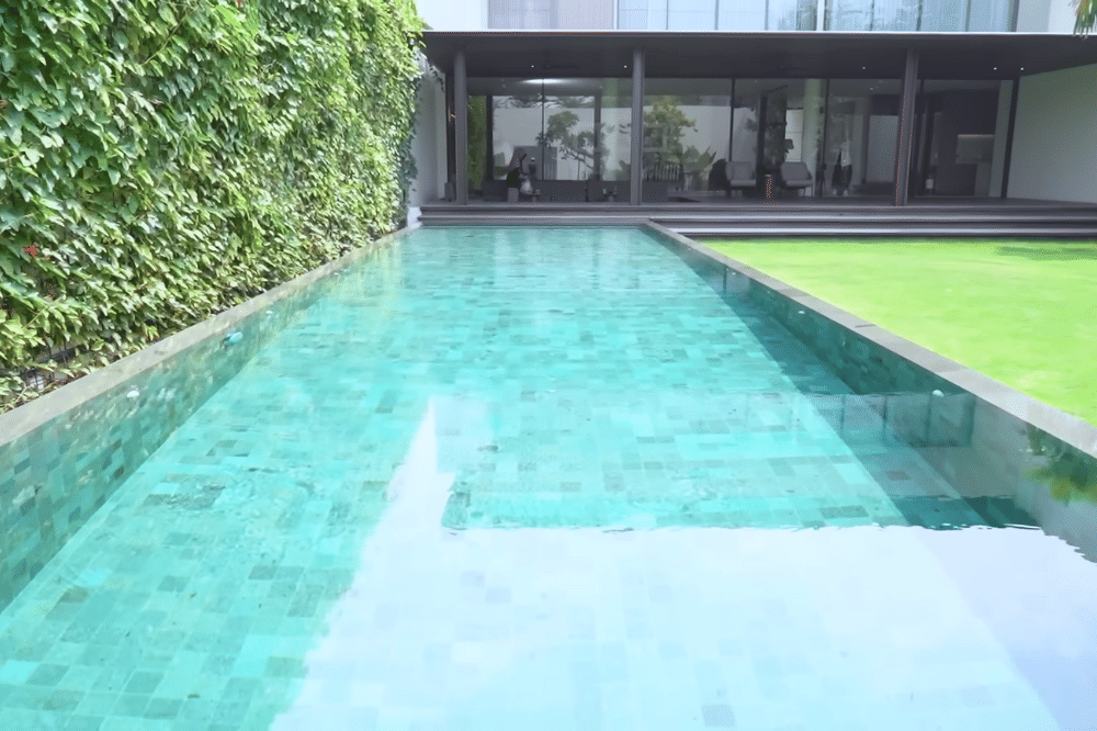 Foto Kolam Renang Citra Kirana dan Rezky Adhitya