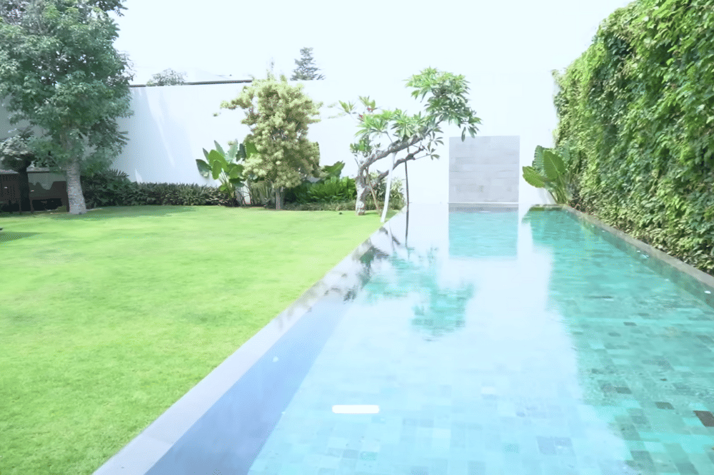 Foto Kolam Renang Citra Kirana dan Rezky Adhitya