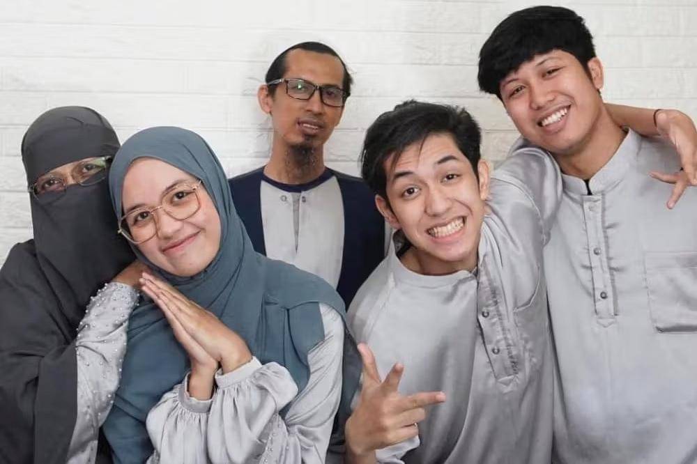 Fakta Keluarga Artis Laki-Laki Inisial A yang Belum Menikah 7.jpg