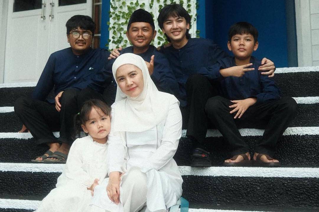 Fakta Keluarga Artis Laki-Laki Inisial A yang Belum Menikah 4.jpg