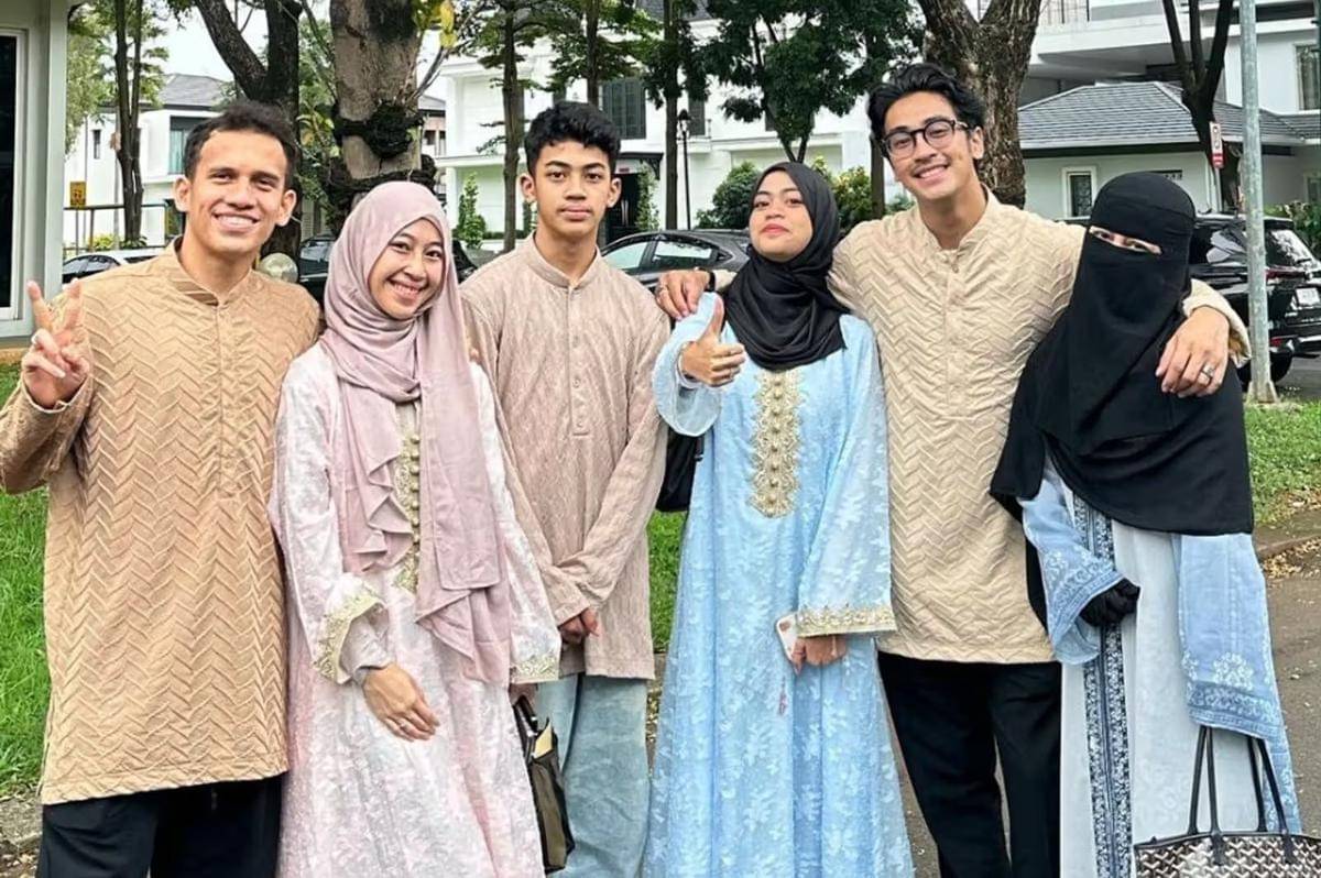 Fakta Keluarga Artis Laki-Laki Inisial A yang Belum Menikah 1.jpg