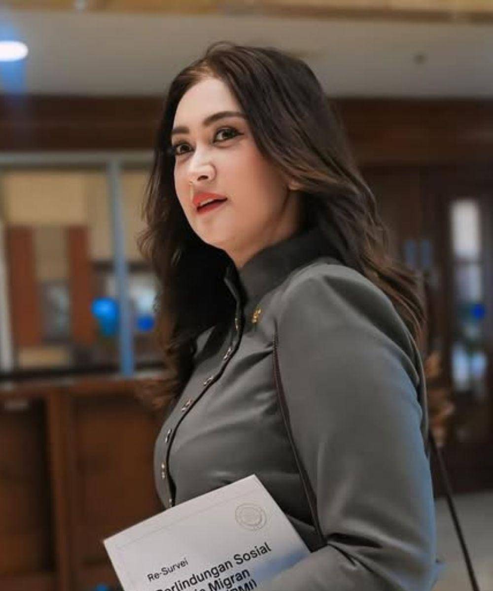 5 Fakta Kisah Cinta Nafa Urbach