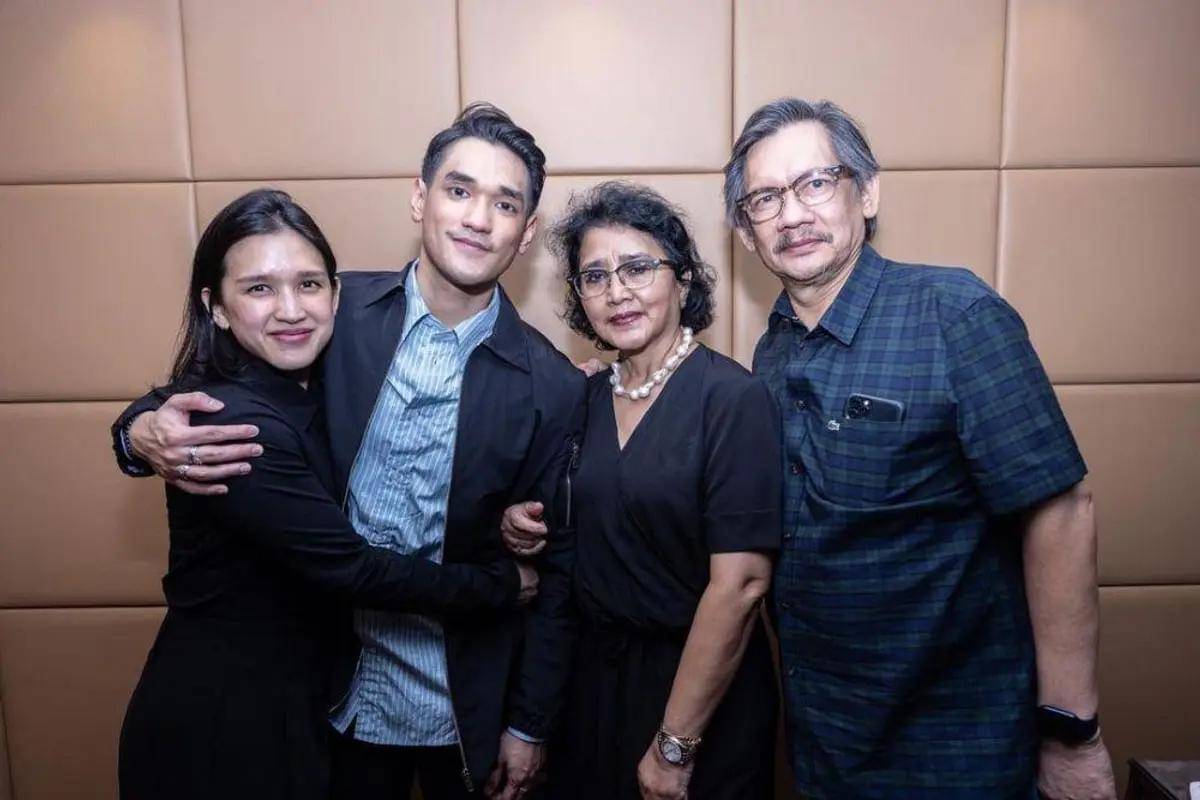 Fakta Keluarga Artis Laki-Laki Inisial A yang Belum Menikah 2.jpg