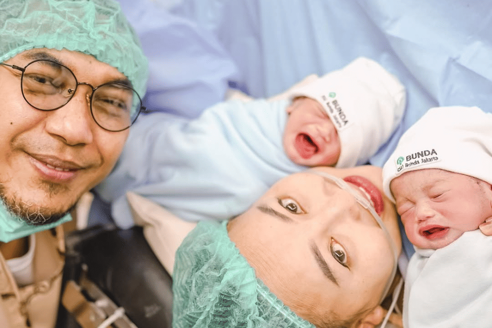 Foto Kenangan Raffi dan Raffa Bersama Mpok Alpa 1.png