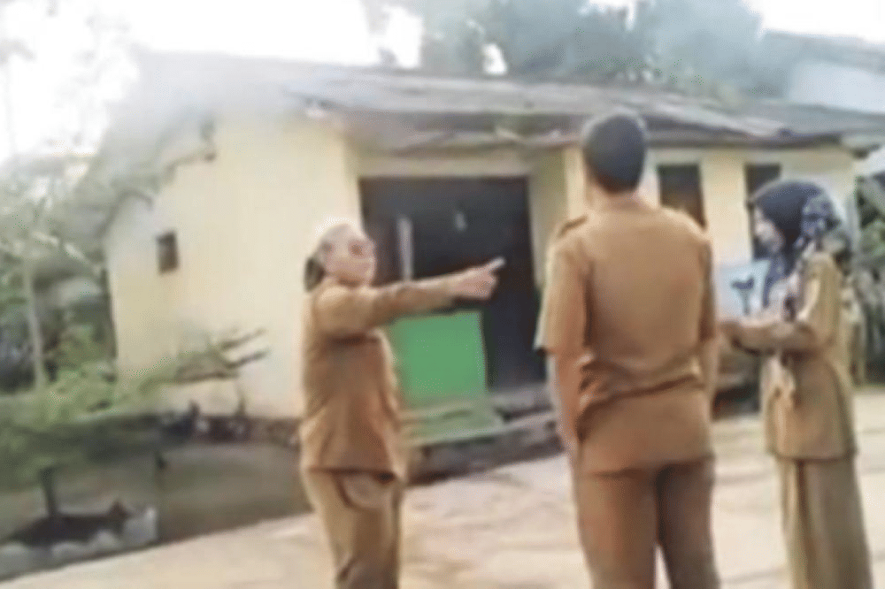 Guru Viral di Lampung yang Hampir Cekik Murid Ternyata Salah Sekolah!