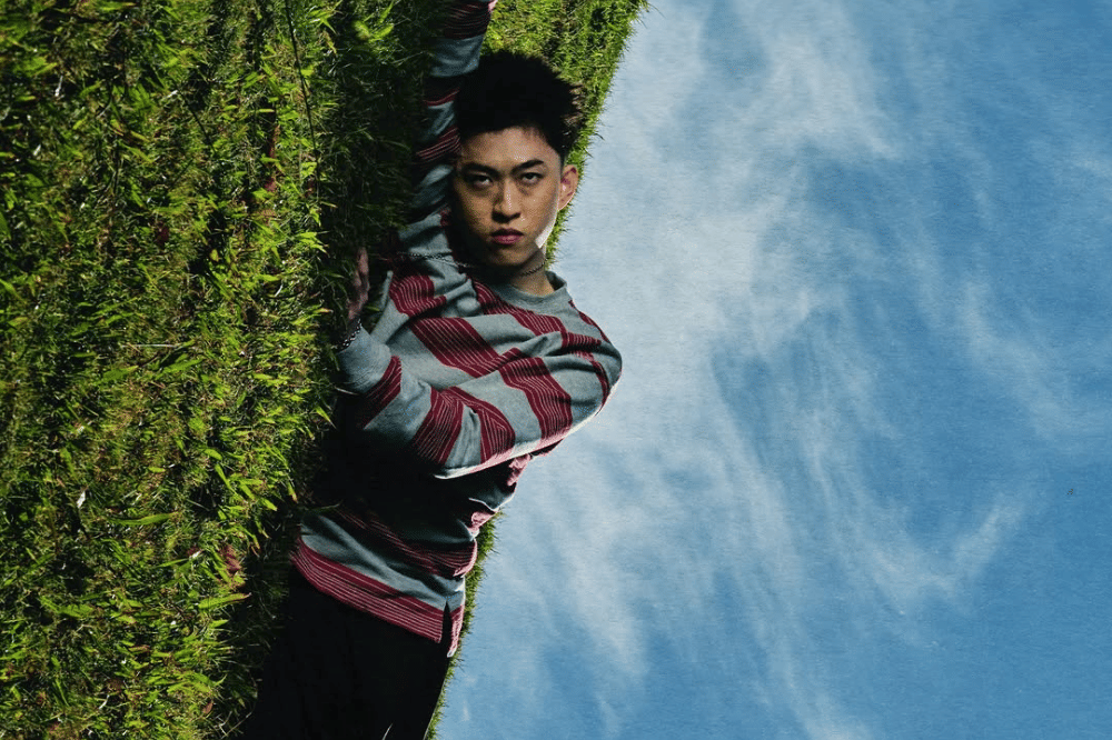 Lirik Lagu 'Senja' Rich Brian, Satu-Satunya Judul Berbahasa Indonesia 1.png