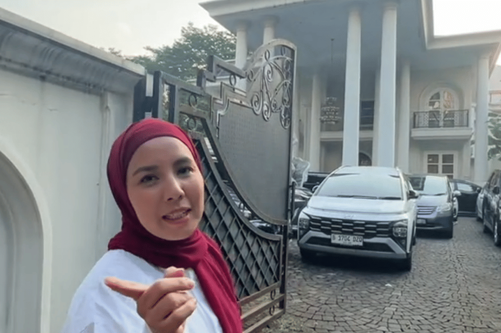 Tya Ariestya Main ke Rumah Monica Soraya 