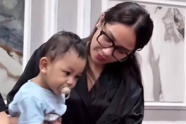 nagita slavina dan anak kembar mpok alpa 3.jpg