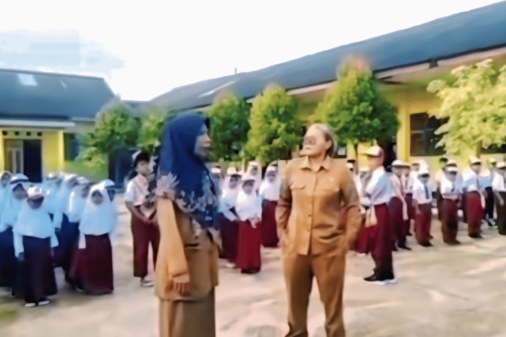 Guru Viral di Lampung yang Hampir Cekik Murid Ternyata Salah Sekolah!