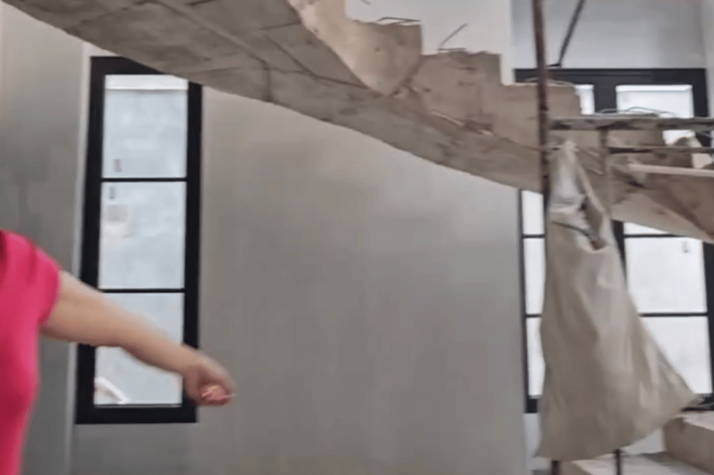 Foto Sarwendah dan Betrand Peto Cek Rumah Baru