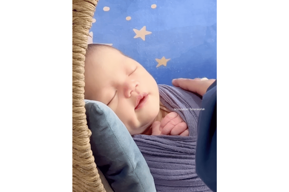 Newborn Photoshoot Anak Clarissa Putri 6.png