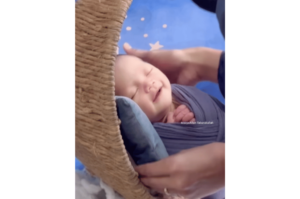 Newborn Photoshoot Anak Clarissa Putri 5.png