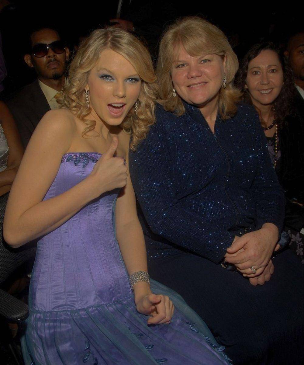Fakta Orangtua Taylor Swift