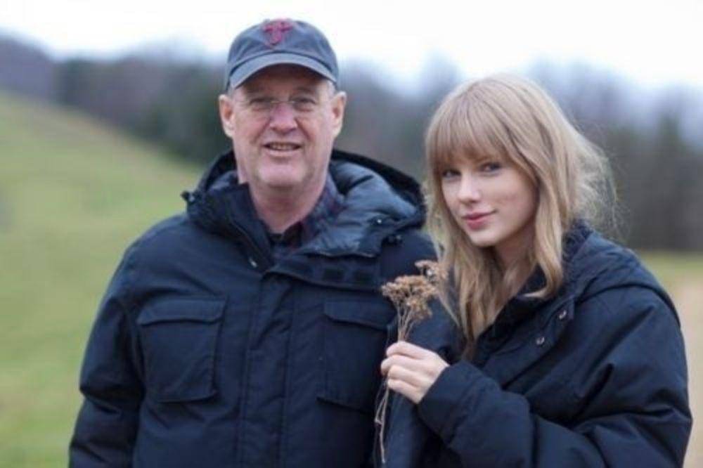 Fakta Orangtua Taylor Swift