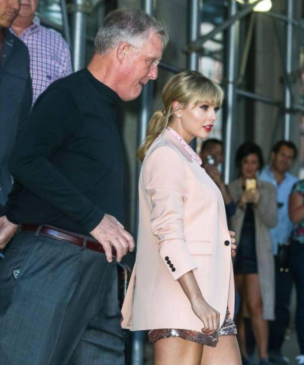 Fakta Orangtua Taylor Swift