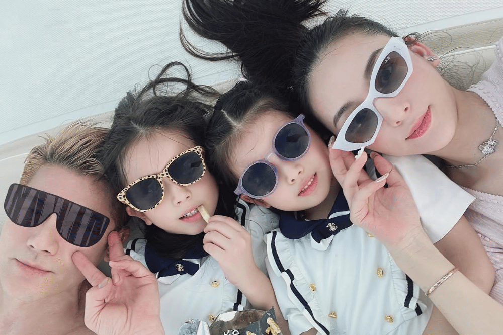 Aaron Kwok memberikan kartu kredit tanpa limit dan menyiapkan dana 206 miliar untuk istri serta calon anak ketiganya.png