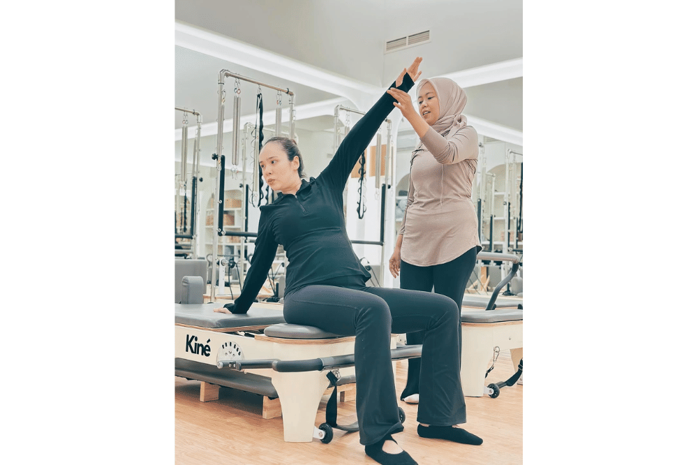 Potret Pamela Bowie Jalani Prenatal Yoga di Kehamilan Kedua 2.png