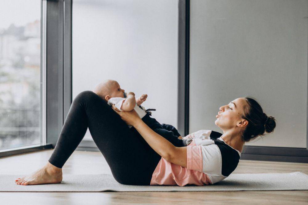 Inspiratif! Mama Ini Tetap Workout Meski Sambil Menyusui