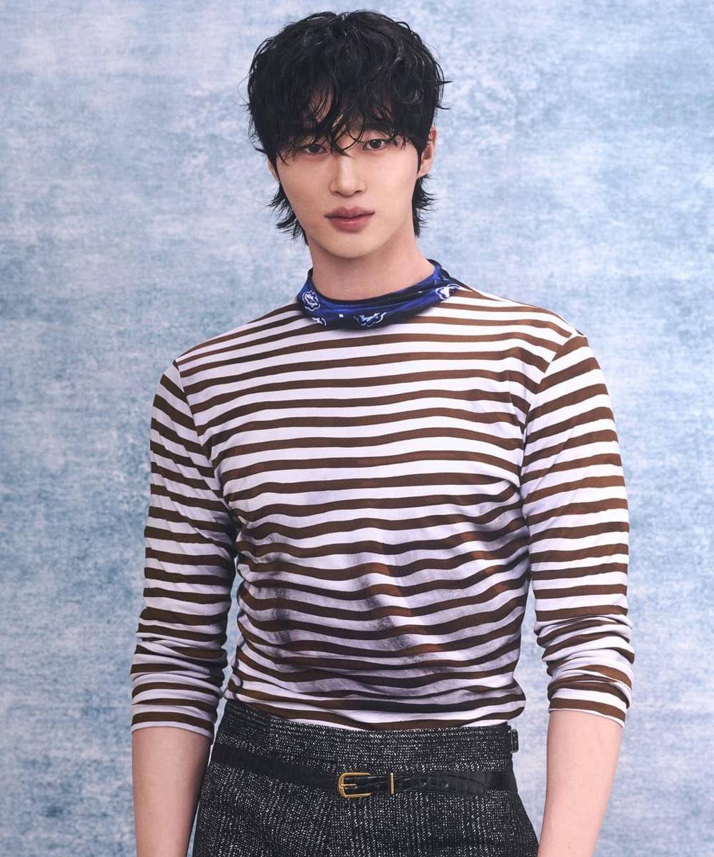 Artis Korea dengan Balutan Brand Prada 2.jpg