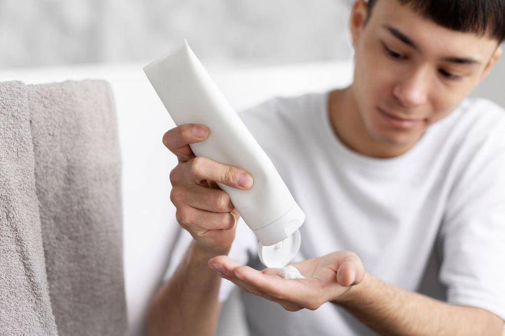 Urutan Skincare Ala Lee Dong Wook, Bikin Awet Muda dan Glowing