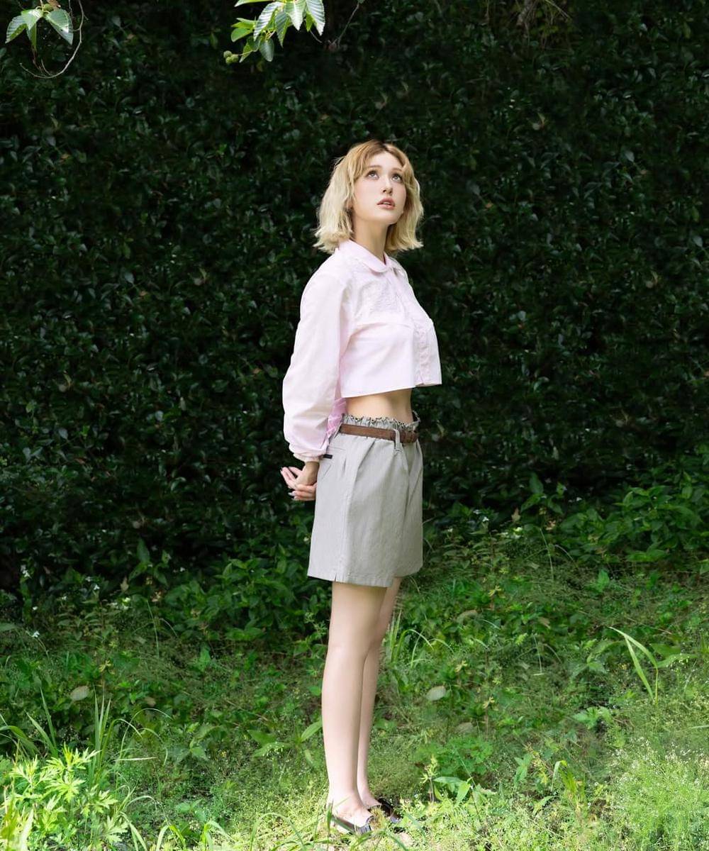 Artis Korea dengan Balutan Brand Prada 6.jpg