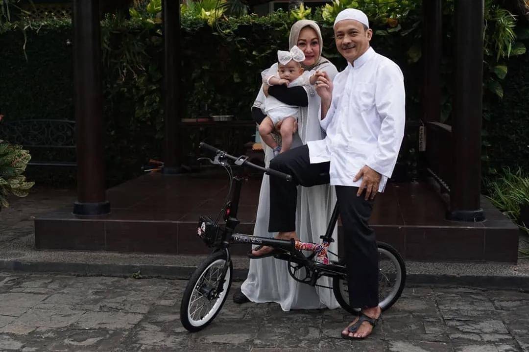 artis mengasuh cucu 3.jpg