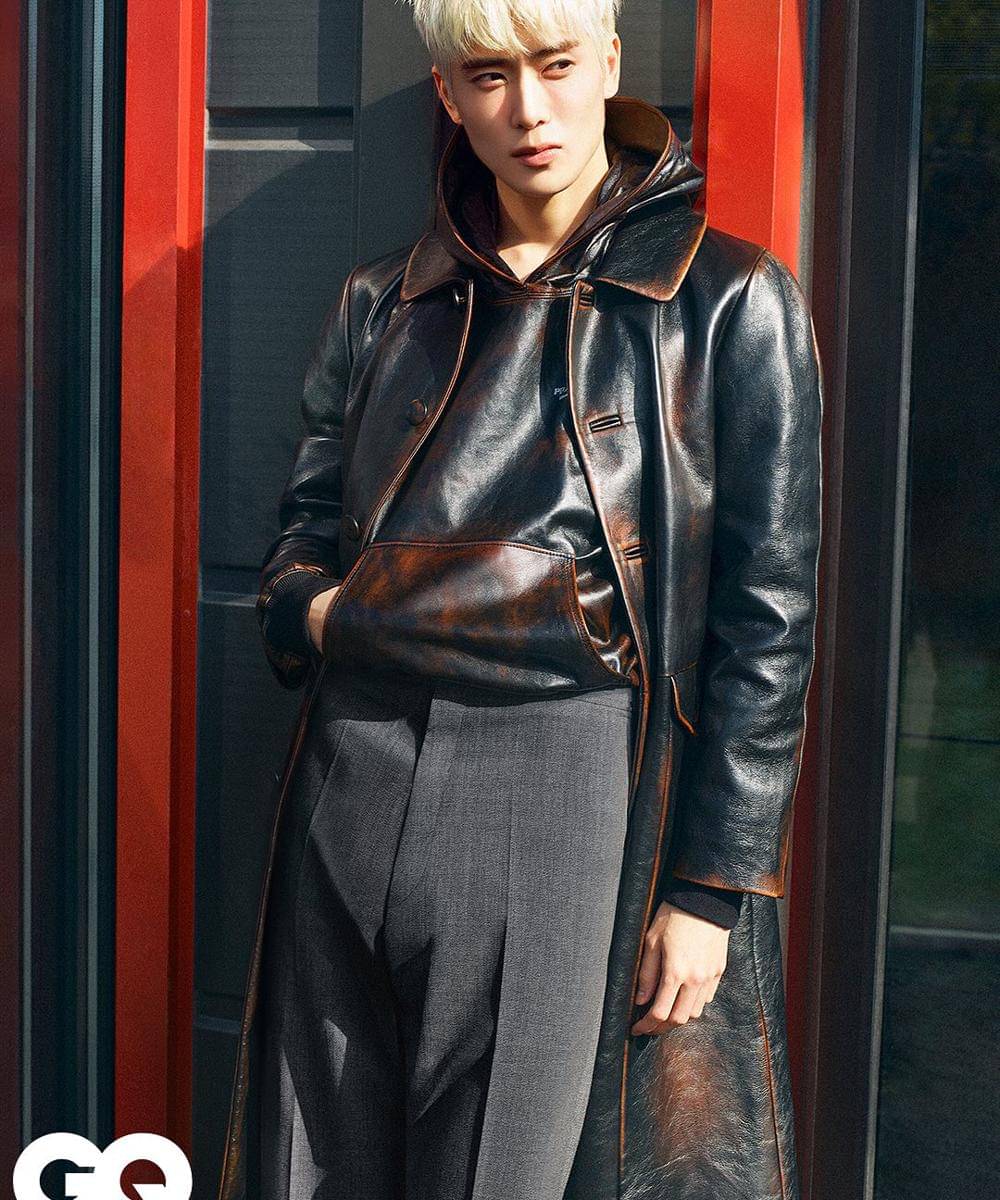 Artis Korea dengan Balutan Brand Prada 3.jpg