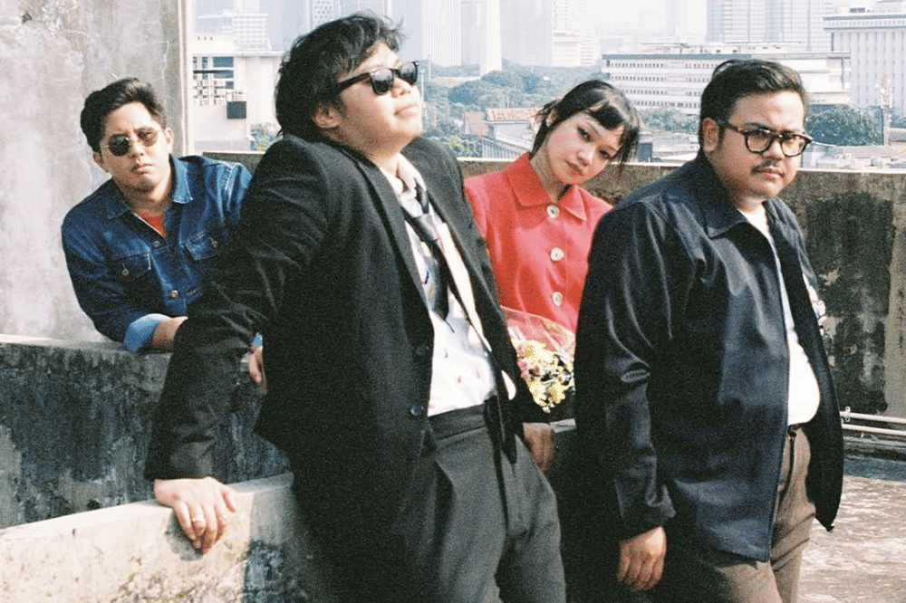 Lirik 'Finding a Catholic Man to Love the Love of My Life' Reality Club