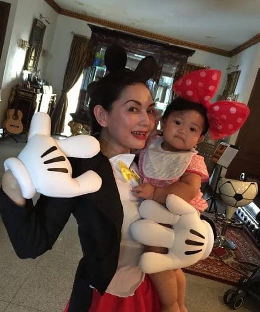 artis mengasuh cucu 1.jpg