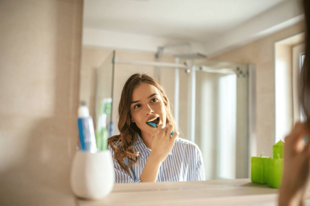 Ibu hamil sikat gigi.png