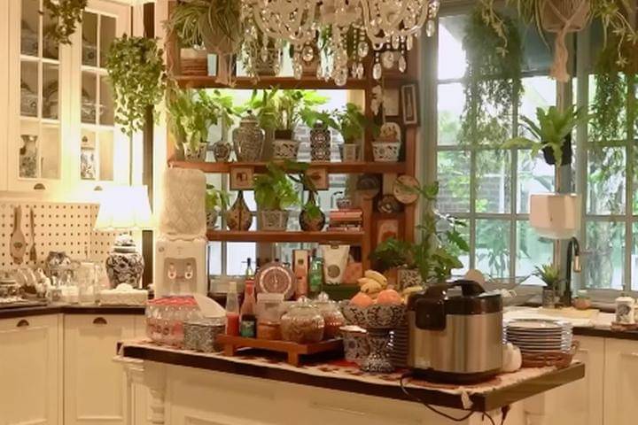 Perbedaan Rumah Yuni Shara dan Kris Dayanti 