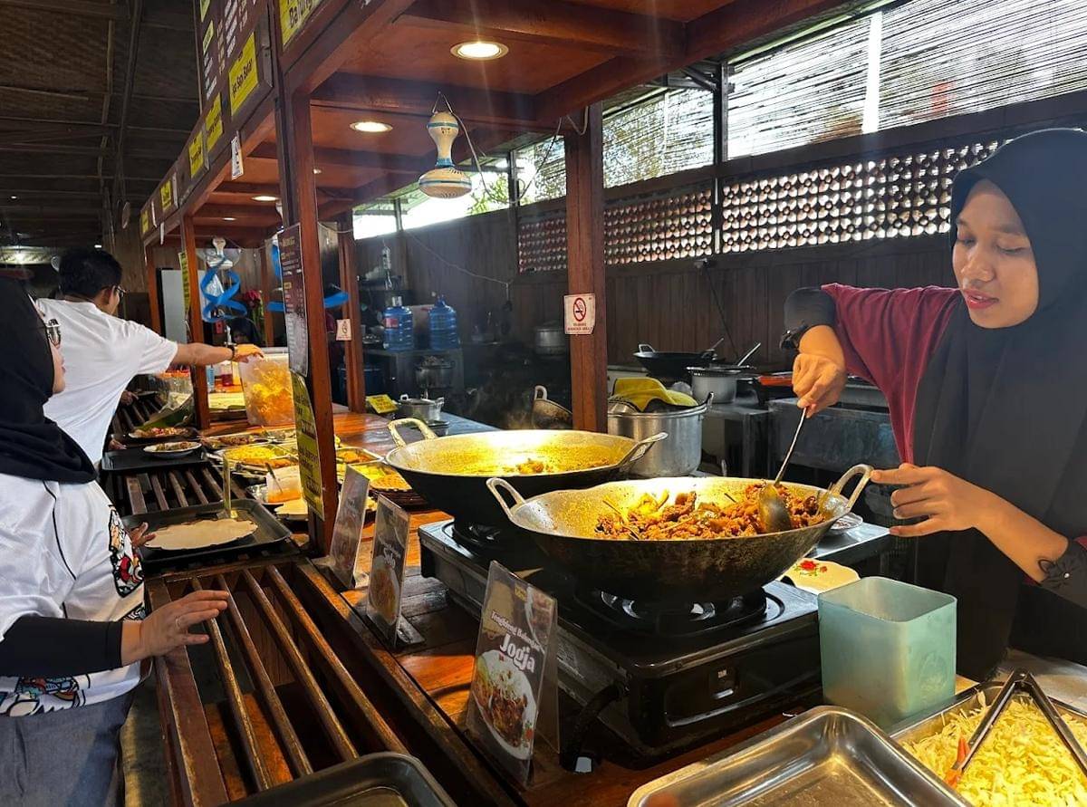 7 Tempat Wisata Kuliner Purwokerto, Ada Prasmanannya