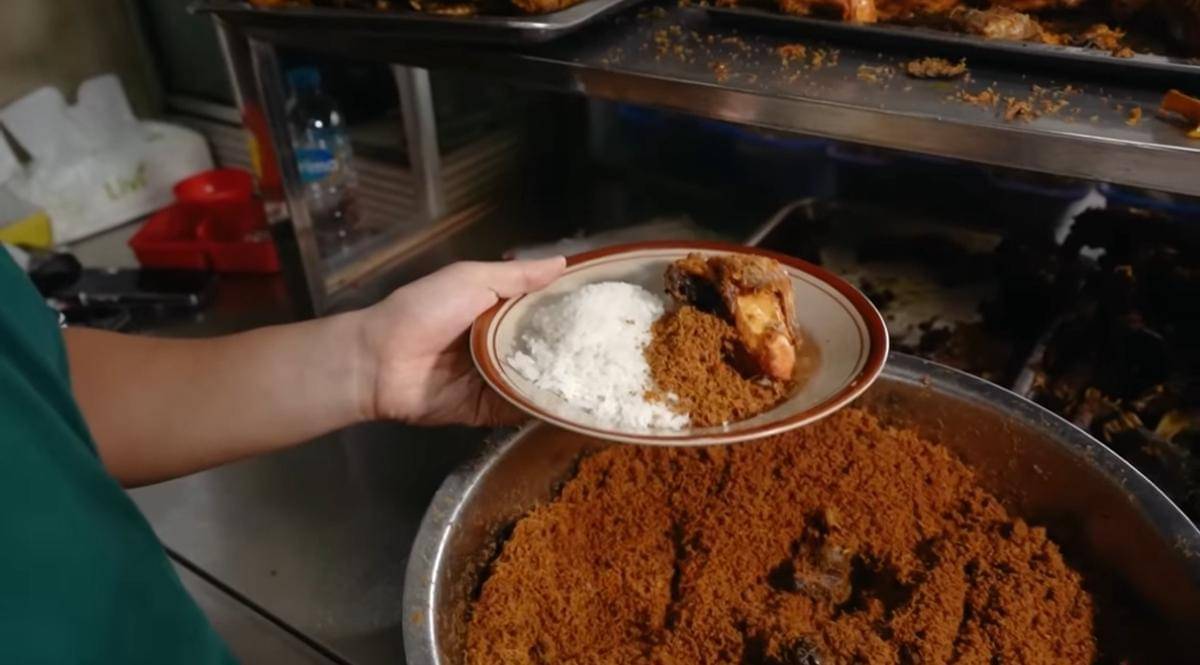 7 Tempat Wisata Kuliner Bekasi, Nyaman Untuk Makan Bareng Keluarga