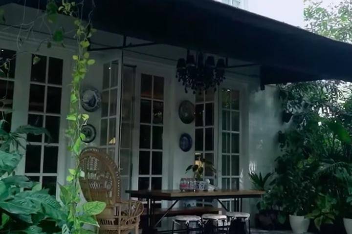 Perbedaan Rumah Yuni Shara dan Kris Dayanti 