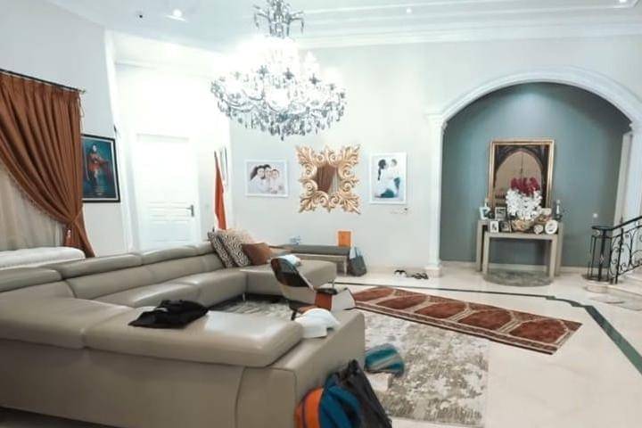 Perbedaan Rumah Yuni Shara dan Kris Dayanti 