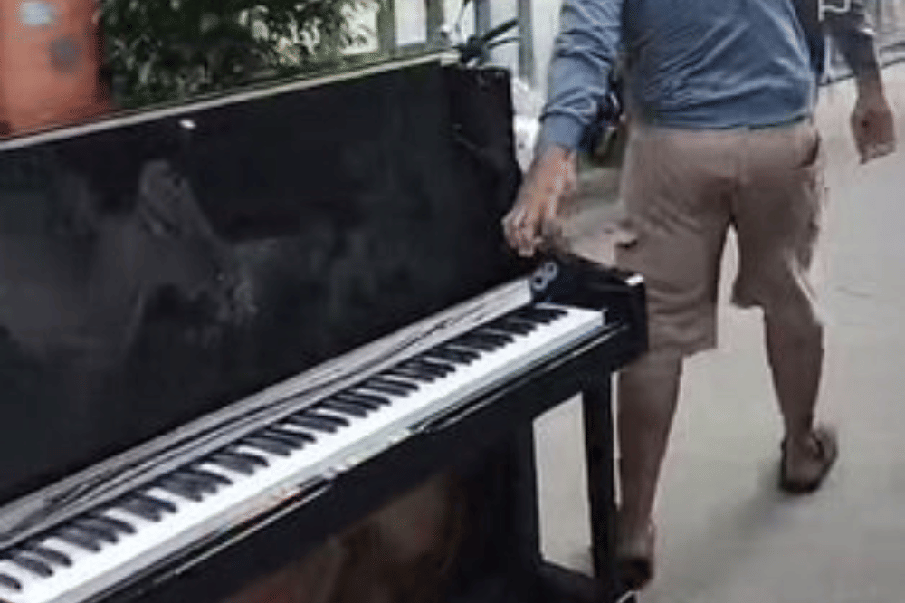 20 Deretan Barang Mewah Ahmad Sahroni yang Dijarah Warga.png