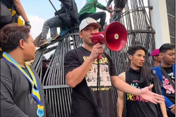 7 Artis Turun ke Jalan Saat Aksi Demo, Ada yang Berbagi Makanan