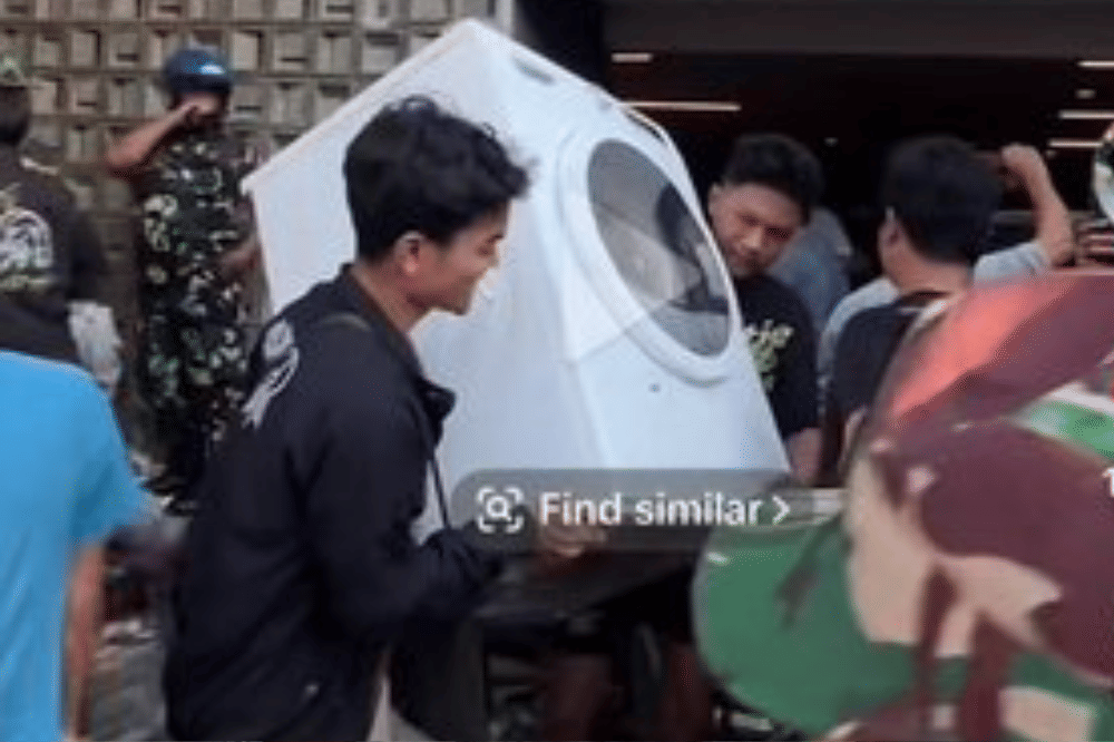 20 Deretan Barang Mewah Ahmad Sahroni yang Dijarah Warga.png