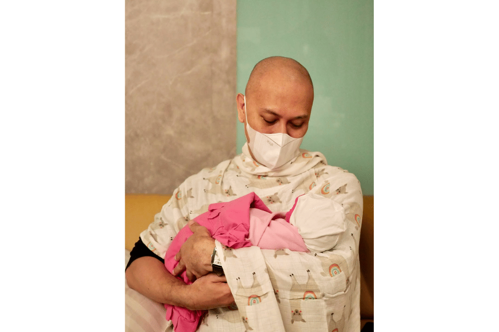 Momen Andra Gitaris Dewa 19 Resmi Jadi Kakek 1.png