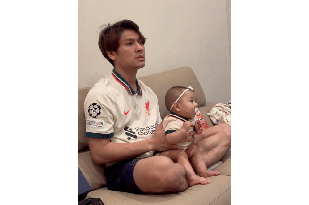 Rizky Billar unggah momen nonton bola bareng Baby Leshia di Instagram.png
