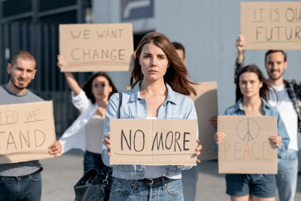 7 Cara Menjelaskan Demo kepada Anak Tanpa Membuatnya Takut