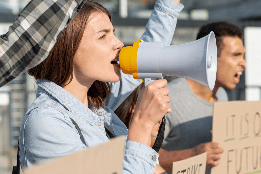 7 Cara Menjelaskan Demo kepada Anak Tanpa Membuatnya Takut